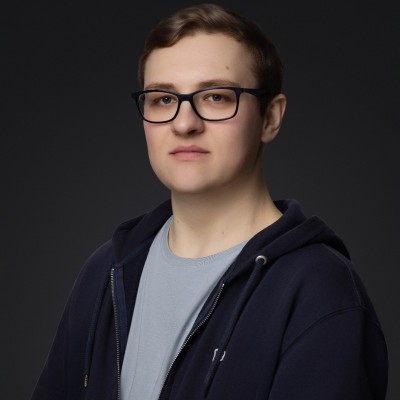 <a href="https://www.linkedin.com/in/tomaszmlodzianowski/" target="_blank" style="color: blue; text-decoration: underline;">     <svg xmlns="http://www.w3.org/2000/svg" viewBox="0 0 24 24" width="16" height="16" style="vertical-align: middle; margin-right: 5px;">         <path d="M22.23 0H1.77C.79 0 0 .77 0 1.72v20.55C0 23.23.79 24 1.77 24h20.46c.98 0 1.77-.77 1.77-1.72V1.72C24 .77 23.21 0 22.23 0zM7.12 20.45H3.56V9.02h3.56v11.43zM5.34 7.56a2.06 2.06 0 1 1 0-4.11 2.06 2.06 0 0 1 0 4.11zm14.91 12.89h-3.57v-5.57c0-1.33-.03-3.04-1.85-3.04-1.85 0-2.13 1.44-2.13 2.93v5.68H9.28V9.02h3.42v1.56h.05c.48-.9 1.65-1.85 3.39-1.85 3.63 0 4.3 2.39 4.3 5.49v6.23z" fill="#0077B5"/>     </svg>Tomasz Młodzianowski</a>